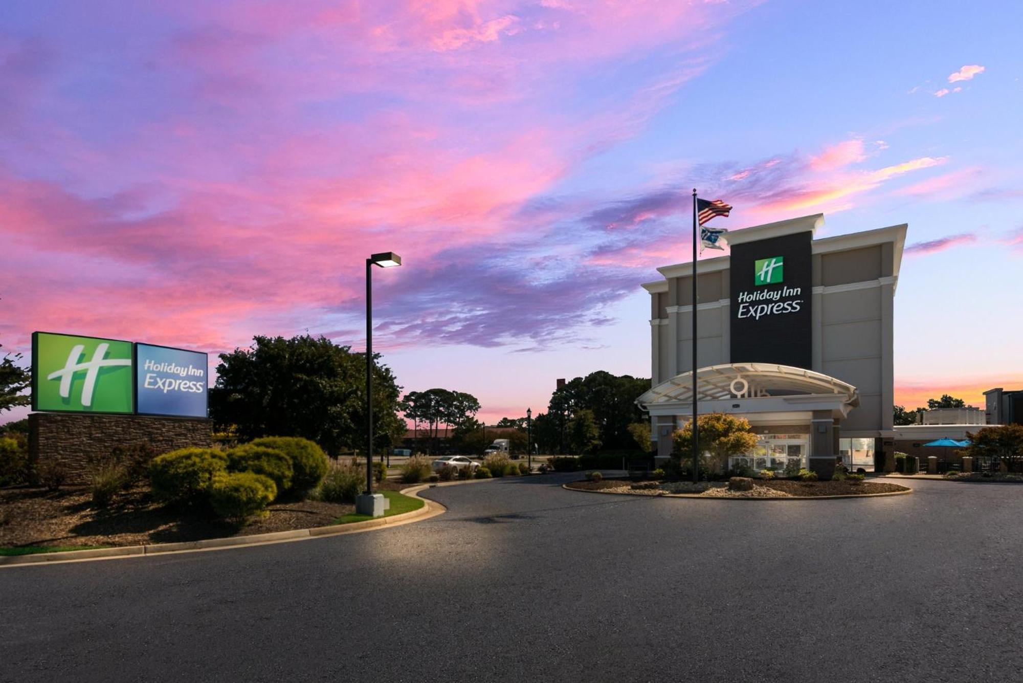 Holiday Inn Express Hotels- Hampton By Ihg Екстер'єр фото