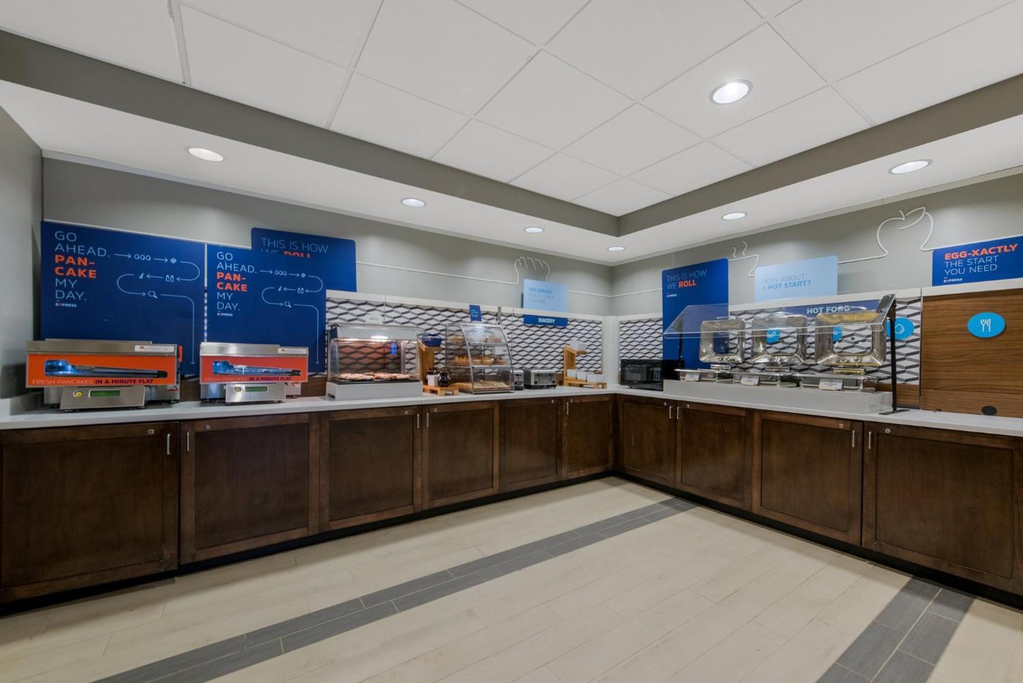 Holiday Inn Express Hotels- Hampton By Ihg Екстер'єр фото